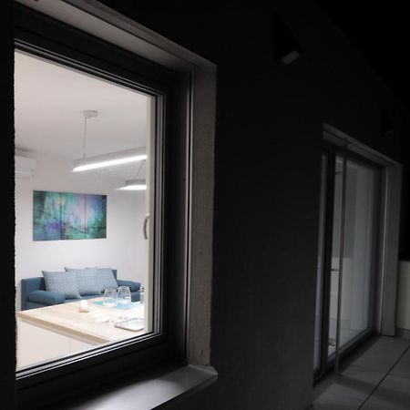 Stresni Apartman S Terasou Hradec Kralove Exterior photo