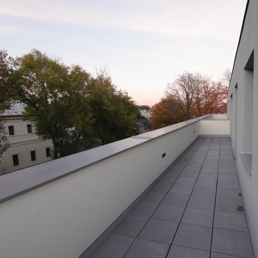 Stresni Apartman S Terasou Hradec Kralove Exterior photo